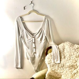 Off shoulders bodysuit